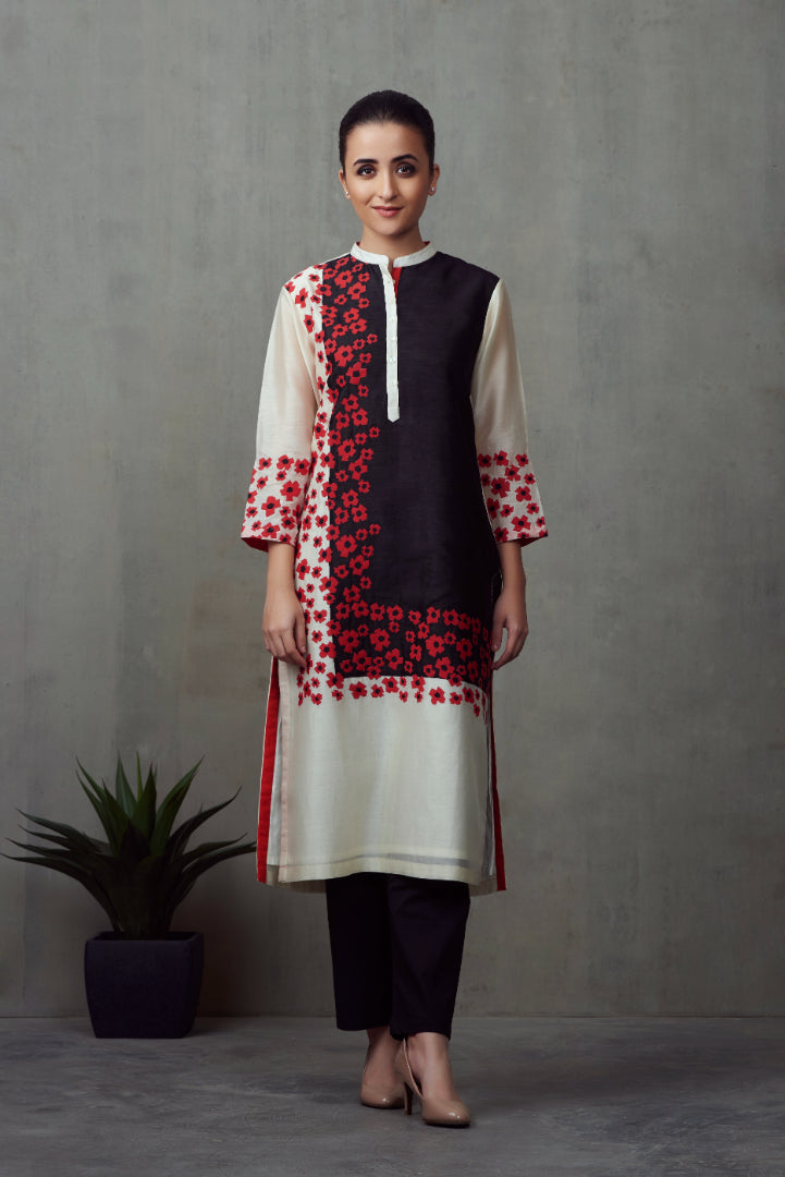 9001002 IVORY BLACK GEOMETRIC FLOW