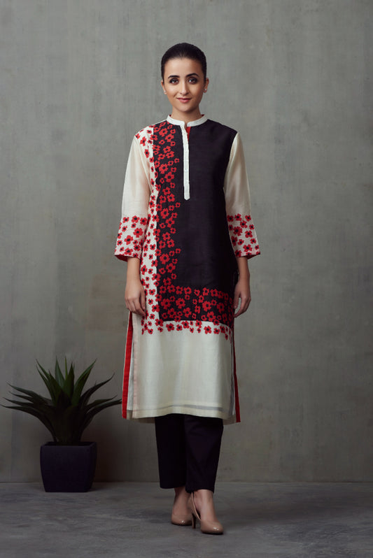 9001002 IVORY BLACK GEOMETRIC FLOW