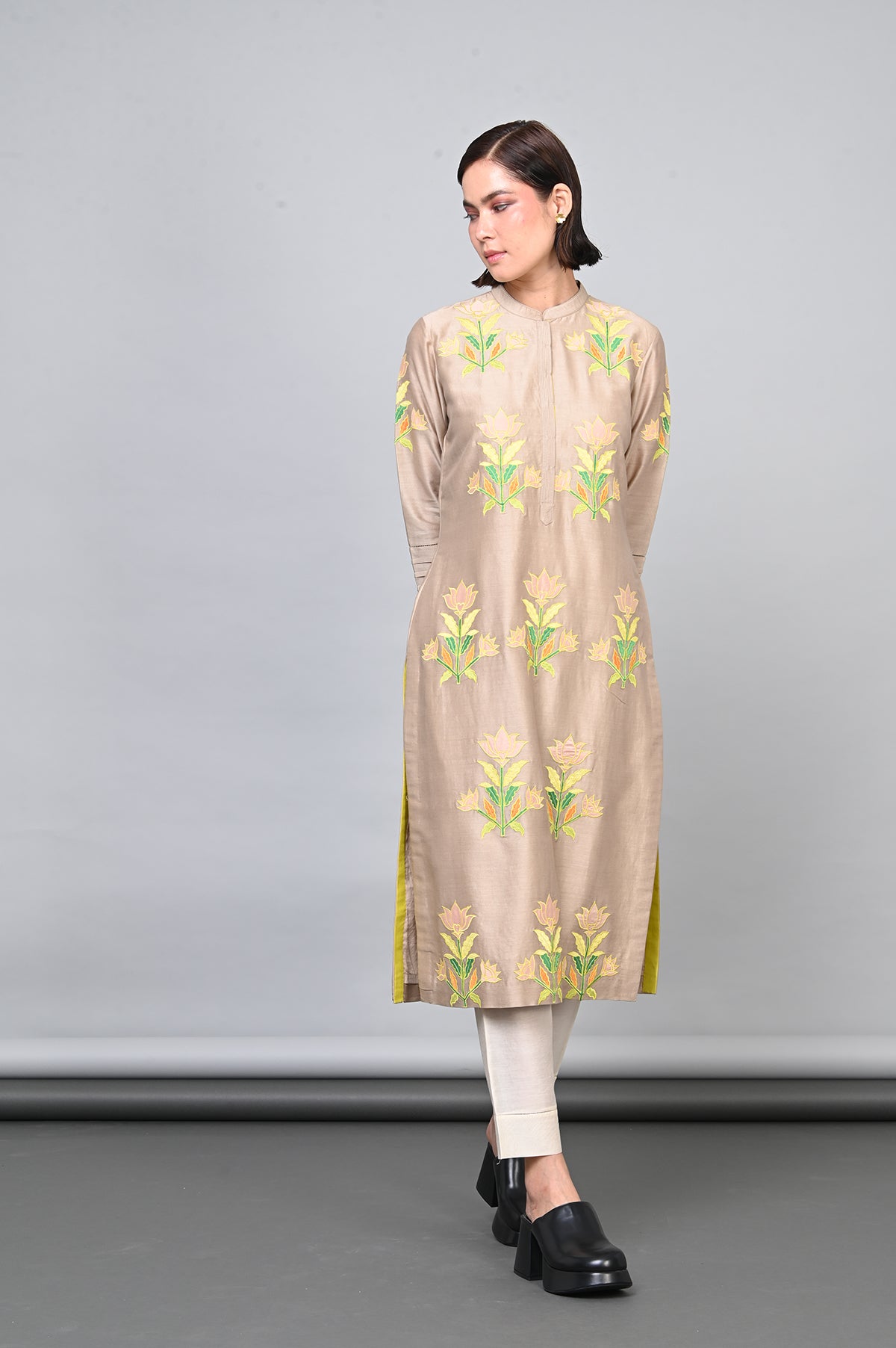 ABHJEET KHANNA | GREY APPLIQUE TUNIC IN MULTI COLOURS | SHOP KURTA SET ONLINE INDIA