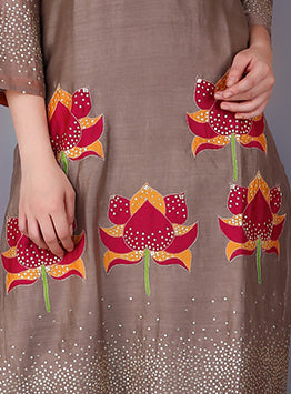 900806 GREY LOTUS APPLIQUE