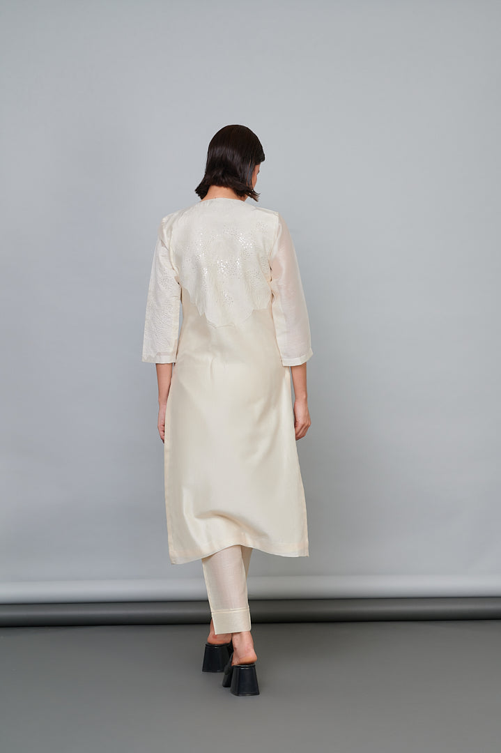 9001338 IVORY ON IVORY FLORAL