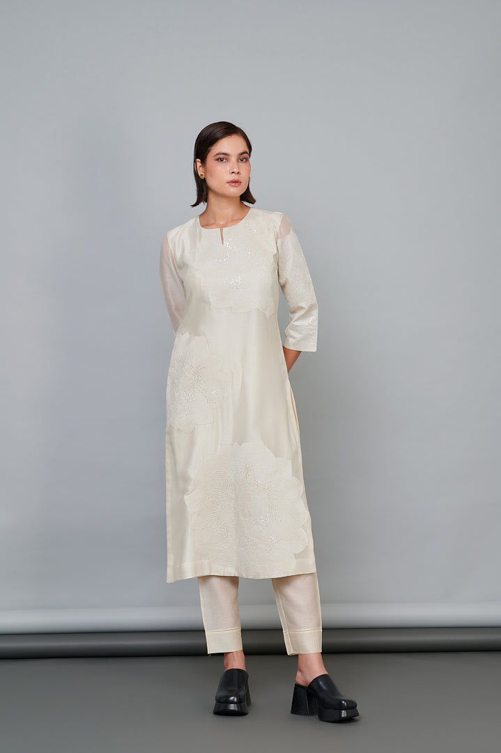 9001338 IVORY ON IVORY FLORAL